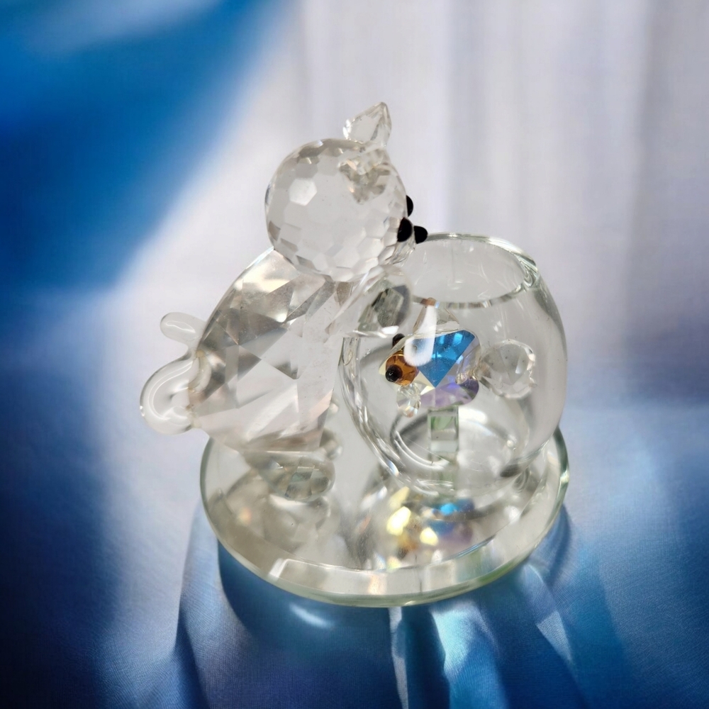 Vintage 1990 Crystal World Curious Cat and Fish Figurine #679 Boxed